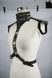 Steampunk-Körpergeschirr mit Totenköpfen und Spikes / sexy Stehkragen aus PU-Leder