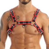 Verstellbarer Brustgurt aus Kunstleder für Herren / männliches BDSM-Bondage mit Metallnieten und D-Ringen 